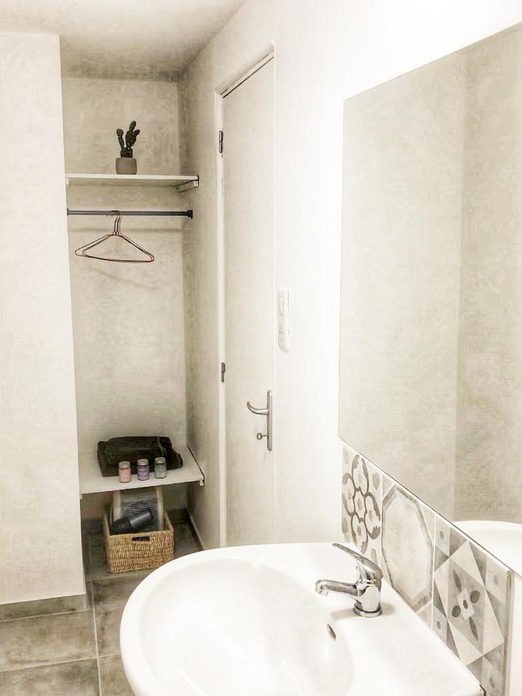 Chambre Avec Entree Independante A ลากานูร์ก ภายนอก รูปภาพ